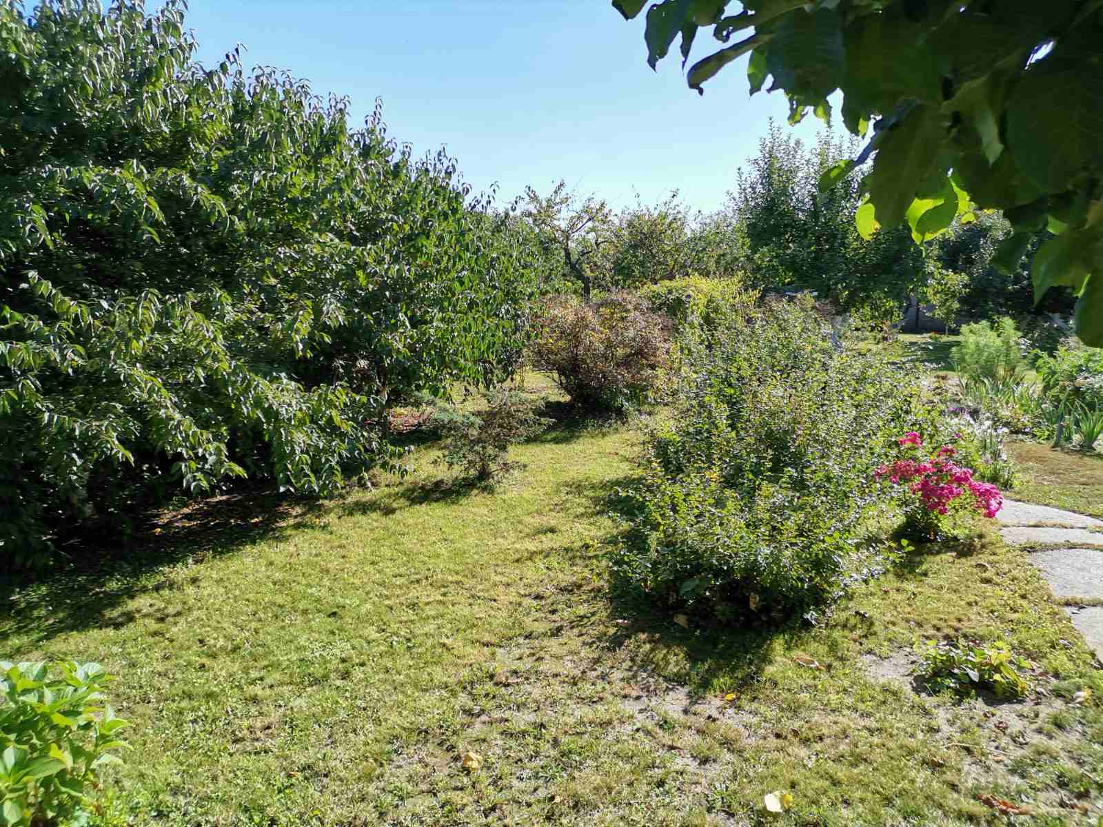 Продажа дома из красного кирпича, 17 соток. От Киева 900м